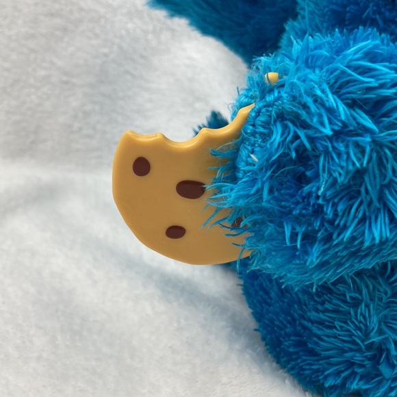 Hasbro Sesame Street Cookie Monster Talking Plush Stuffed Animal Toy 14” - Picture 6 of 13